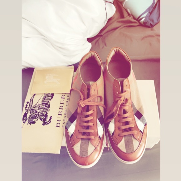 Color brown/creme used worn twice - Picture 2 of 3